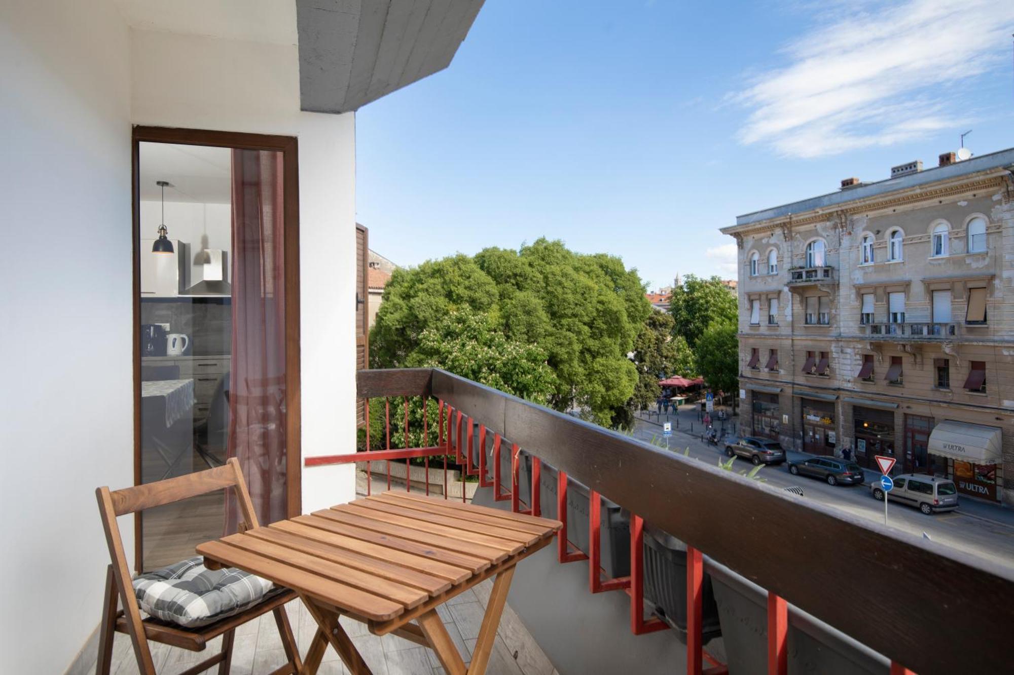 City Market Apartments بولا المظهر الخارجي الصورة