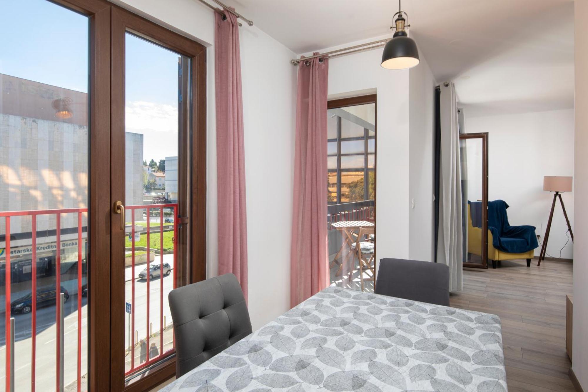 City Market Apartments بولا المظهر الخارجي الصورة