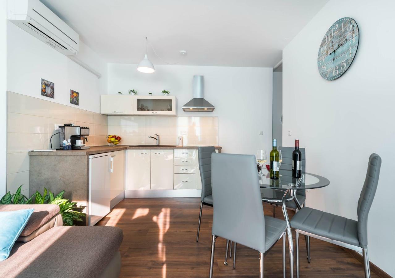 City Market Apartments بولا المظهر الخارجي الصورة